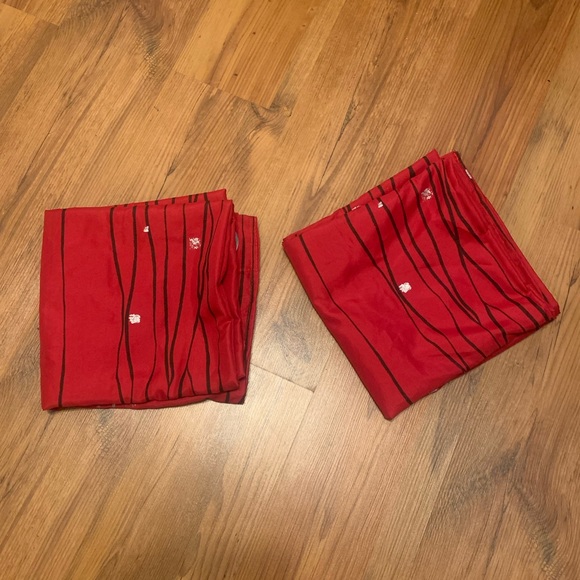 Red orientale style exotic pattern curtains - Picture 3 of 5